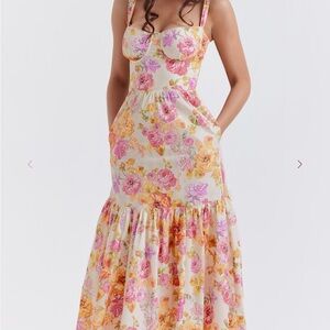 House of CB ELIA
Ivory Floral Midi Sundress M plus cup